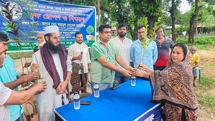 লালমনিরহাটে ‎পরিবেশ রক্ষায় সেতু সামাজিক উন্নয়ন সংস্থা’র বৃক্ষরোপণ ও চারা বিতরণ