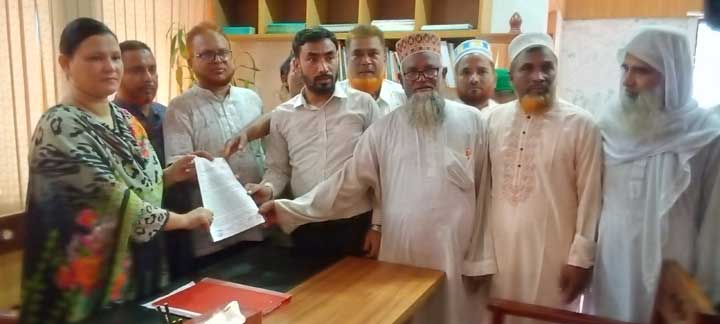 লালমনিরহাটে বেসরকারি শিক্ষকদের মানববন্ধন